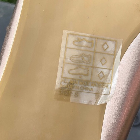 New in Box Rose Gold Pointy Toe Metallic Flats size US 8 never Worn - Picture 4 of 4